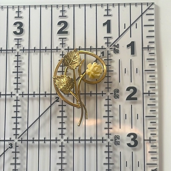 •vintage• gold & Pearl rose brooch set - Picture 6 of 6